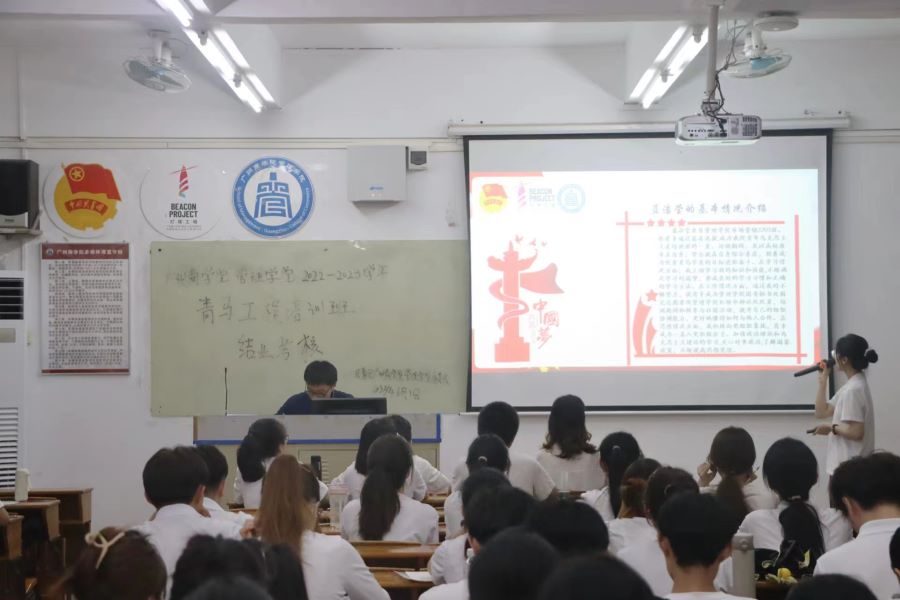 学生代表汇报.jpg