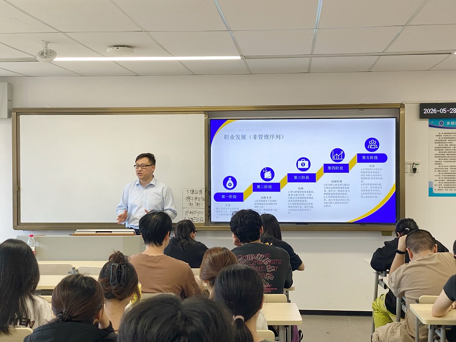 校园招聘宣讲会现场.jpg