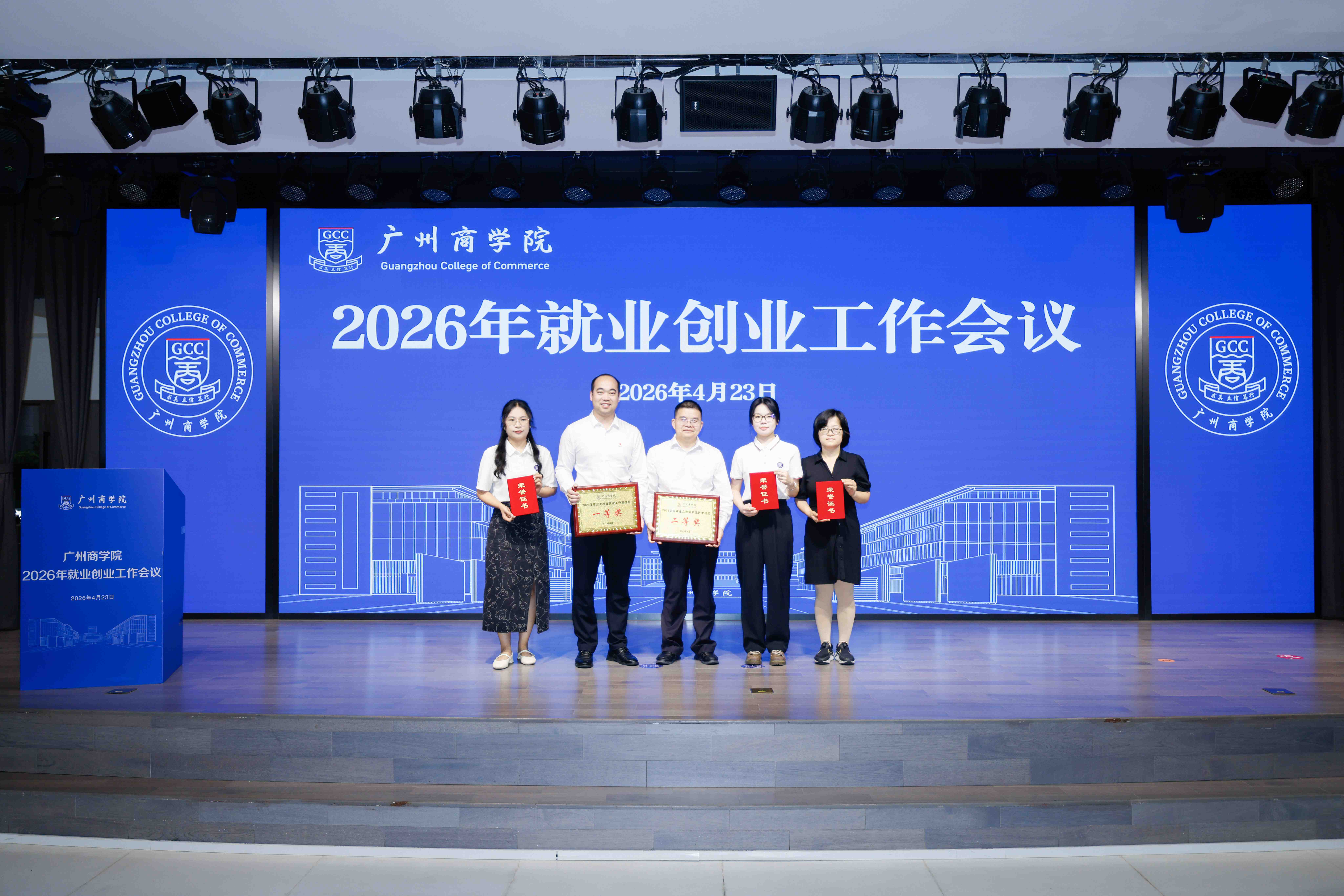 合影留念.jpg