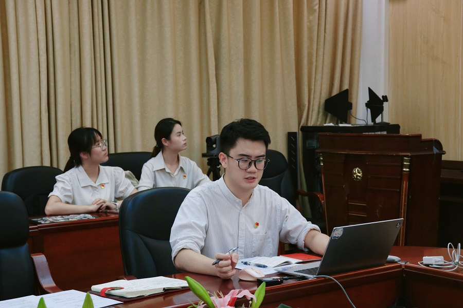 陆俊毅领学.jpg