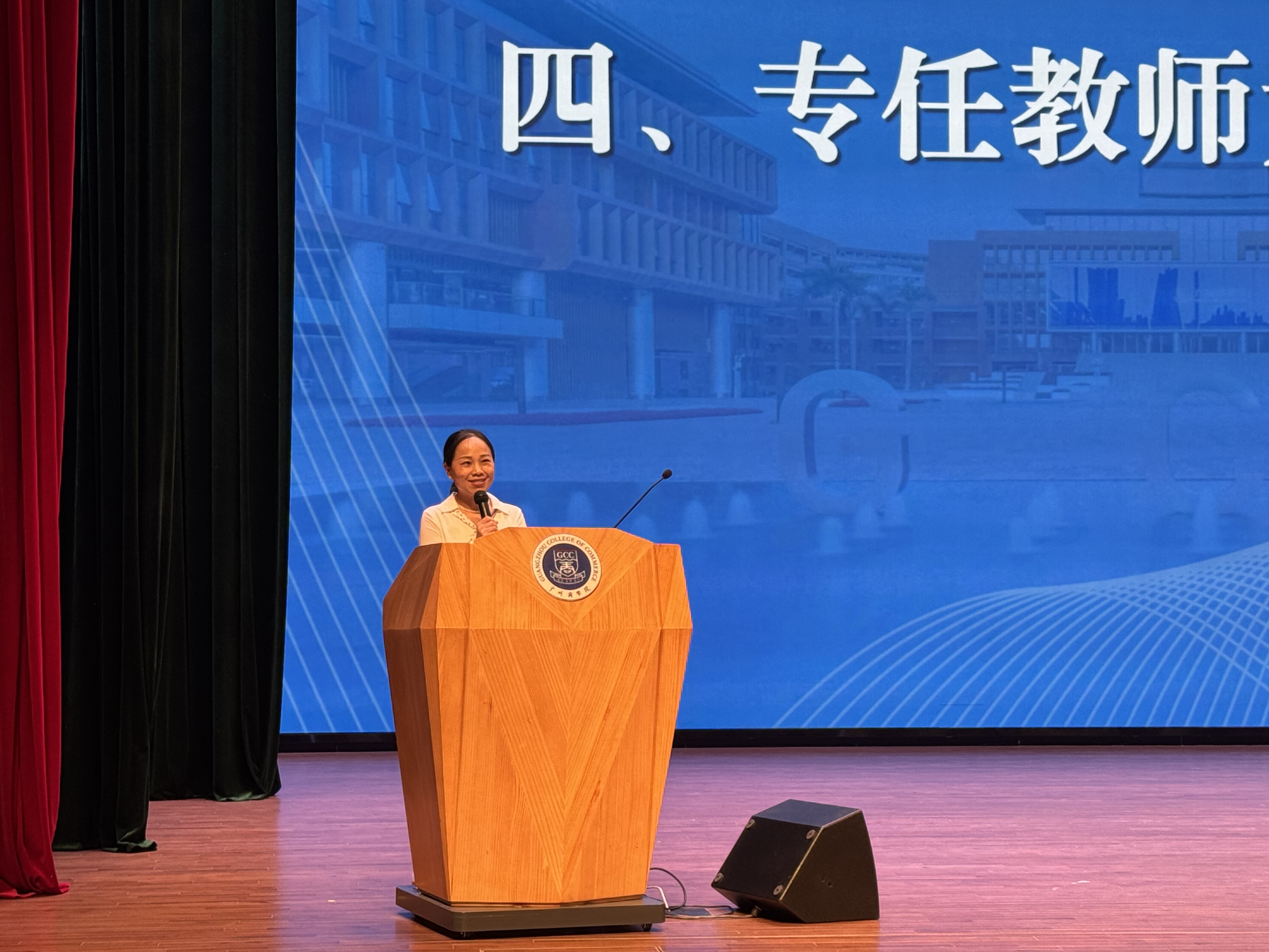 教师代表黄丽英教授发言.jpg
