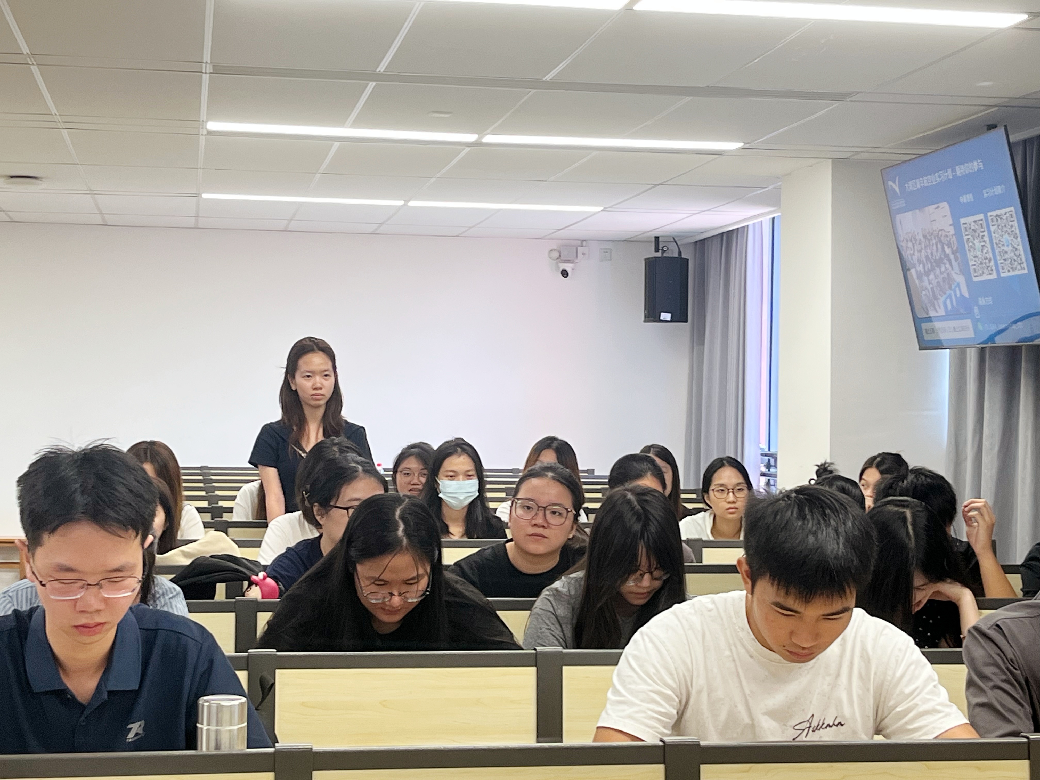 学生提问.jpg