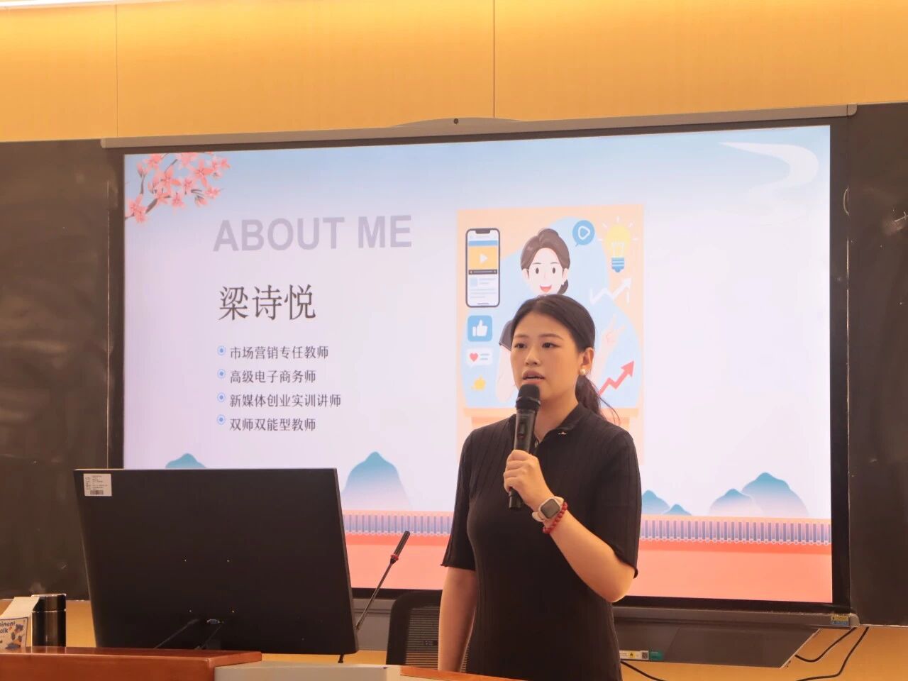 梁老师上课现场.jpg